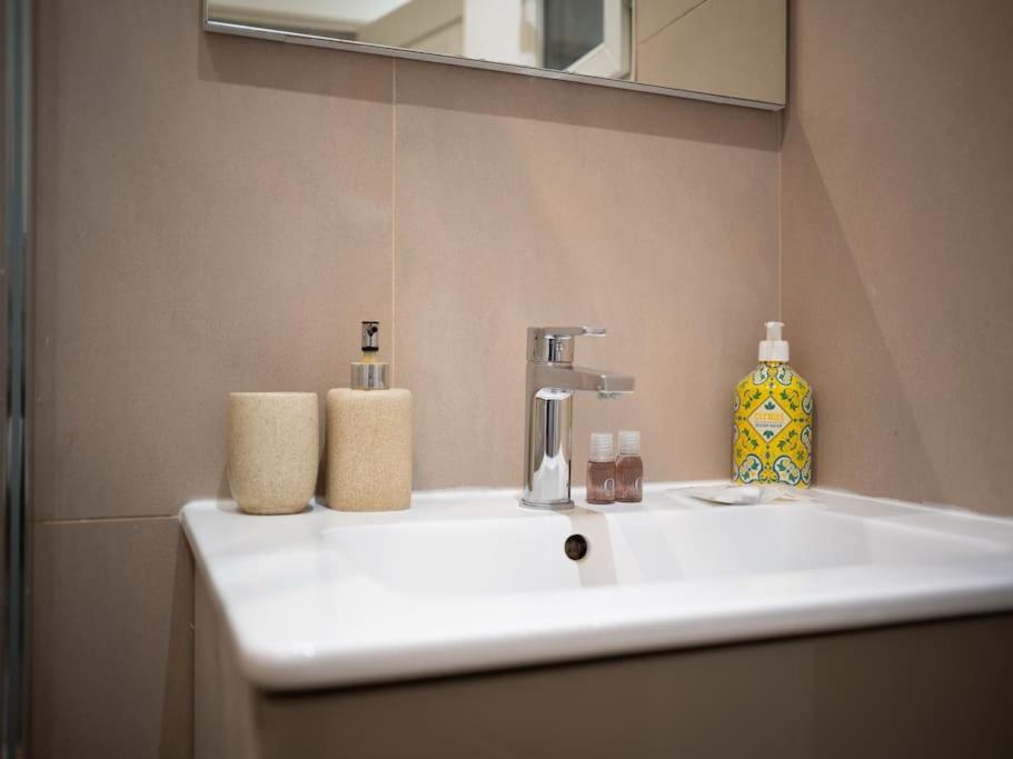 Appartement Tout Equipe 2 A 4 Couchages Au Coeur Du Vieux Port Marseille Ngoại thất bức ảnh